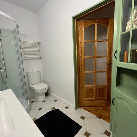 Apartamet 1 *